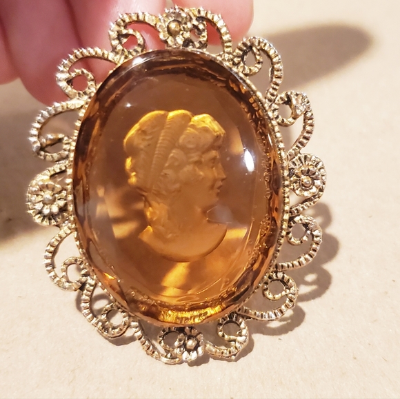 Vintage Intaglio Glass Amber Cameo Pendant - Picture 10 of 11